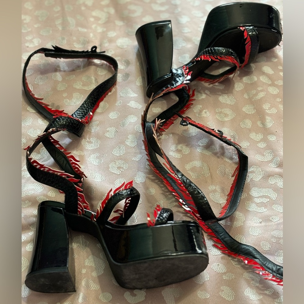 Current mood dragon lace up heels RARE HTF SZ 10